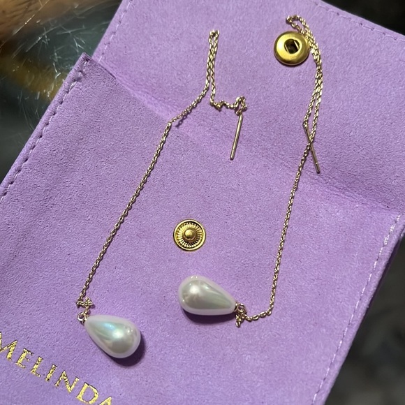 Pearl and gold 5 inch threader earrings, new in package - Picture 7 of 7